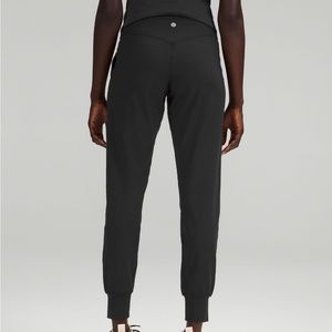Lululemon Align Jogger 28” in Black